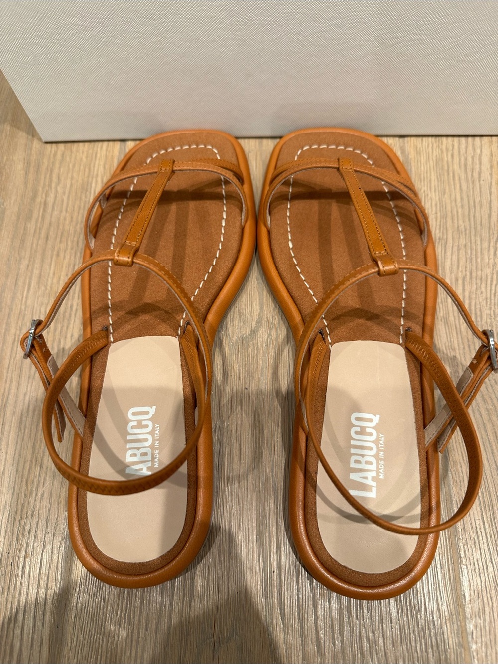 NWT Labucq Ida Sandal in Tan - Picture 7 of 13
